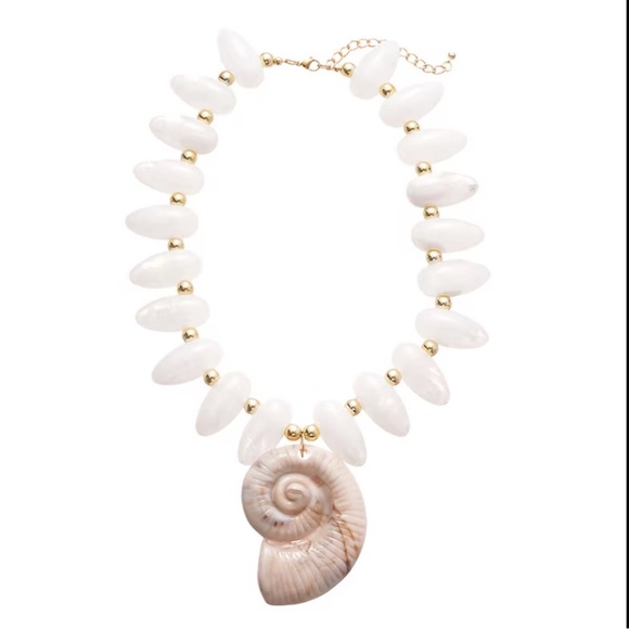 Chic Shell Pendant Necklace with White and Gold Accents - Picture 4 of 4